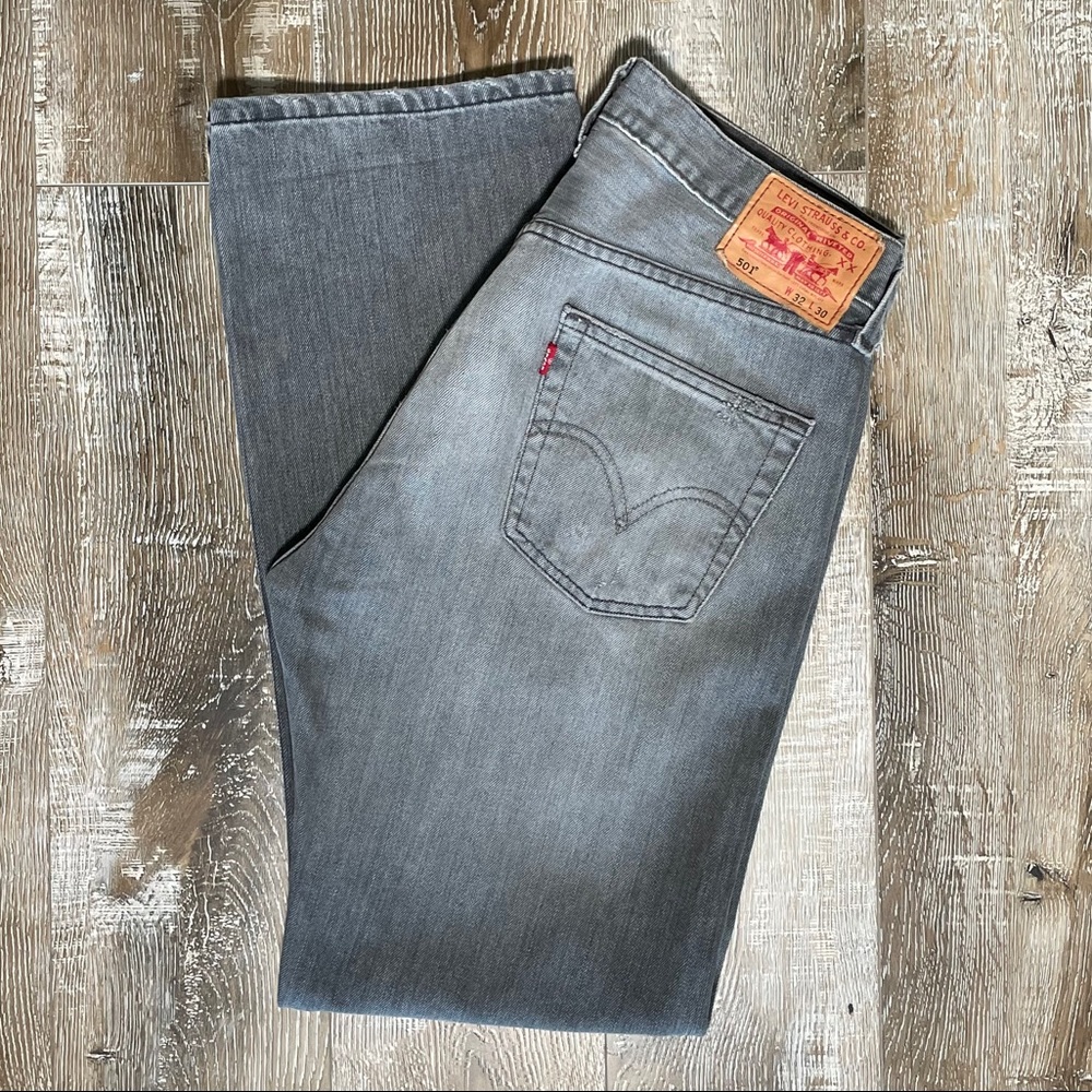 Grey Levi’s 501 jeans (32x30)